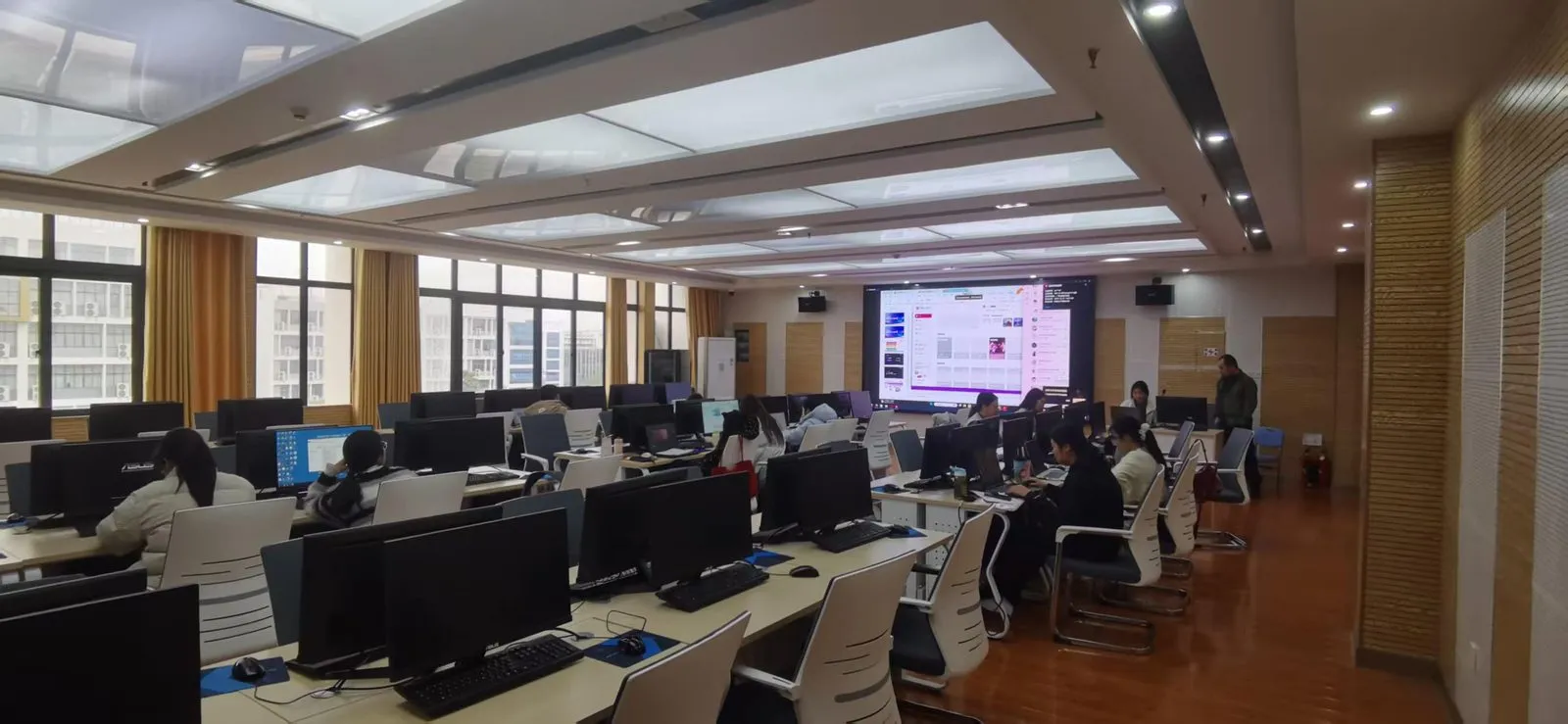 AI 创作工具演示与跟练